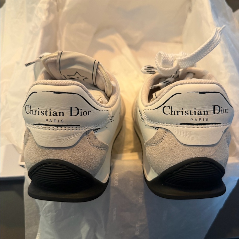 Dior White Leather Sneakers with Black Sketch Details - Picture 5 of 12